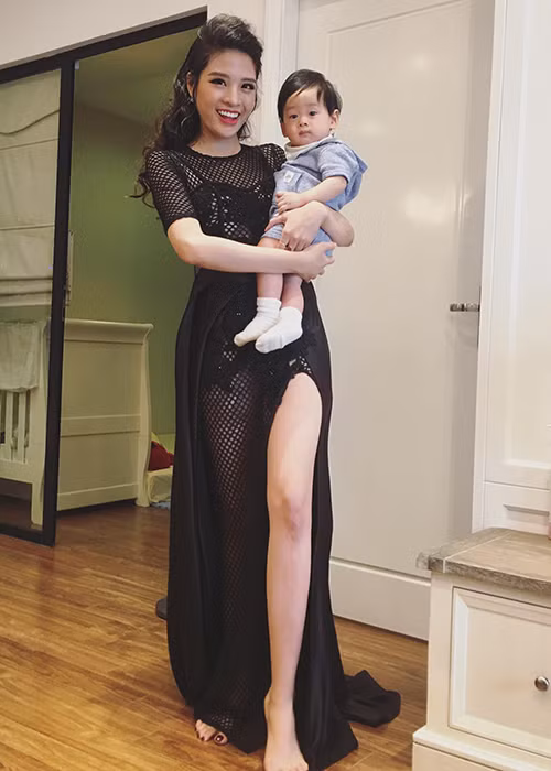 Hiện tại, Phan Hoàng Thu hiếm khi tham gia các sự kiện giải trí. Thay vì đó, người đẹp tập trung kinh doanh, chăm sóc con trai nhỏ. Ngoài ra, Phan Hoàng Thu còn thử sức ở vai trò MC và nhà thiết kế nội thất. Ảnh: FBNV