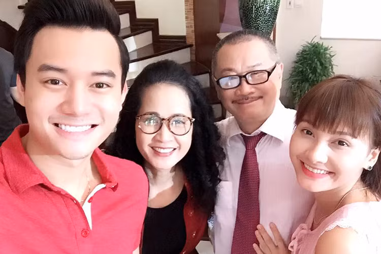 Sau bộ phim “Sống chung với mẹ chồng”, Bảo Thanh xưng hô thân mật với nghệ sĩ Lan Hương là “mẹ Hương”. Ảnh: FBNV