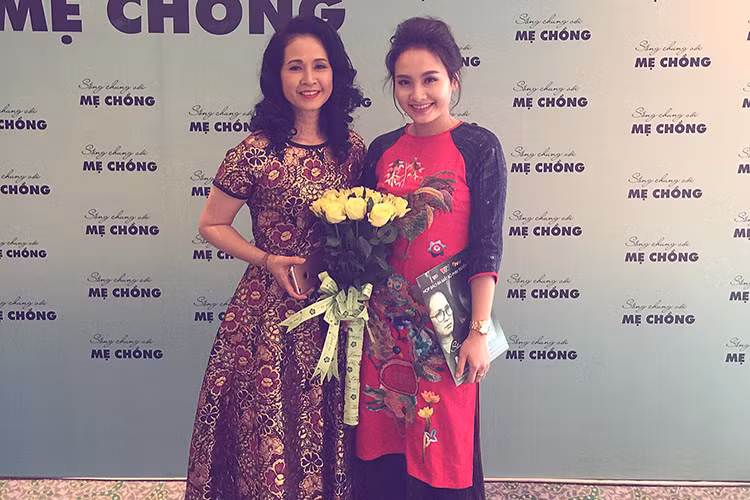 “Sống chung với mẹ chồng” là dự án truyền hình đầu tiên nghệ sĩ Lan Hương và Bảo Thanh làm việc cùng nhau. Trước đó, cả hai đã quen biết nhau trên sân khấu kịch. Ảnh: FBNV