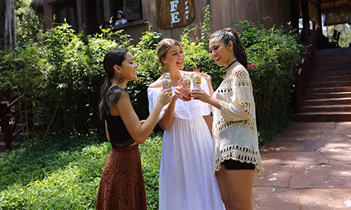 Tan Hiep Phat dong hanh cung Hoa hau Hoa binh The gioi 2017