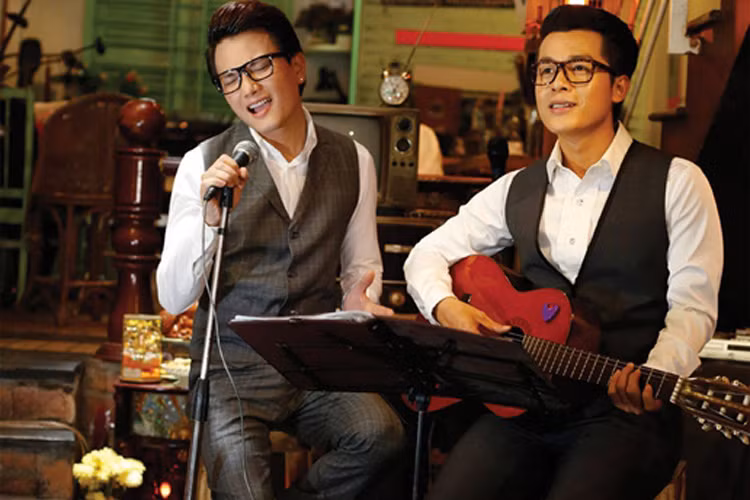 Hiện tại, Bá Thắng của “Gọi giấc mơ về” chủ yếu hoạt động với vai trò ca sĩ. Anh đã cho ra mắt nhiều album nhạc trữ tình, mới nhất là “Ký ức 4” với vị khách mời đặc biệt là diễn viên Hòa Hiệp. Ảnh: lifestyle