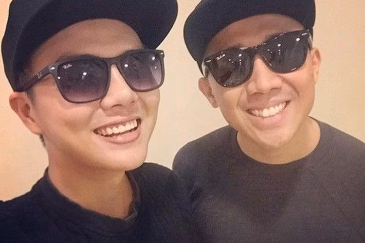 Trấn Thành - Duy Khánh được biết đến là đôi bạn thân trong Vbiz. Trước sóng gió Trấn Thành đang phải đối mặt, Duy Khánh gửi lời động viên: “Sẽ qua thôi. Cố lên anh Xìn”. Ảnh: Zing