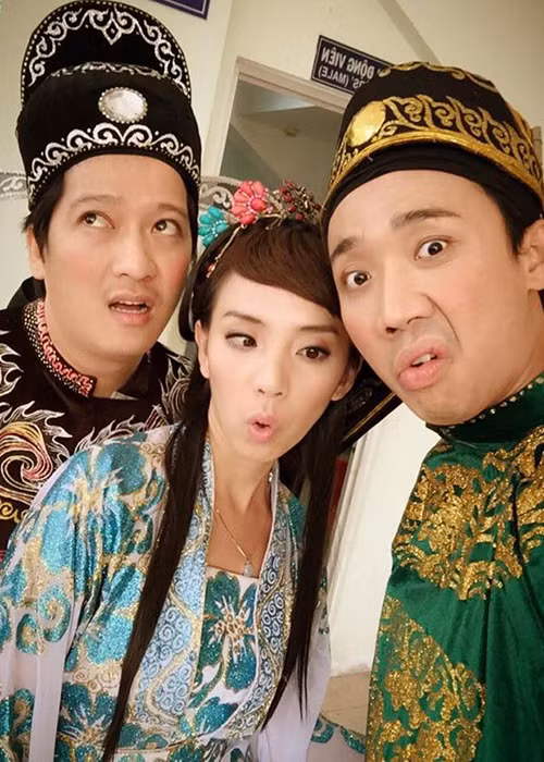 Rất thân thiết với Trấn Thành, Trường Giang cũng lên tiếng. Trên fanpage, Trường Giang nhắn nhủ Trấn Thành: “Tối mai hẹn gặp ở Trống Đồng nha Xìn, mong mọi việc sẽ ổn thôi, tất cả những gì chúng ta cần làm là mang lại tiếng cười và niềm vui cho khán giả”. Ảnh: FBNV