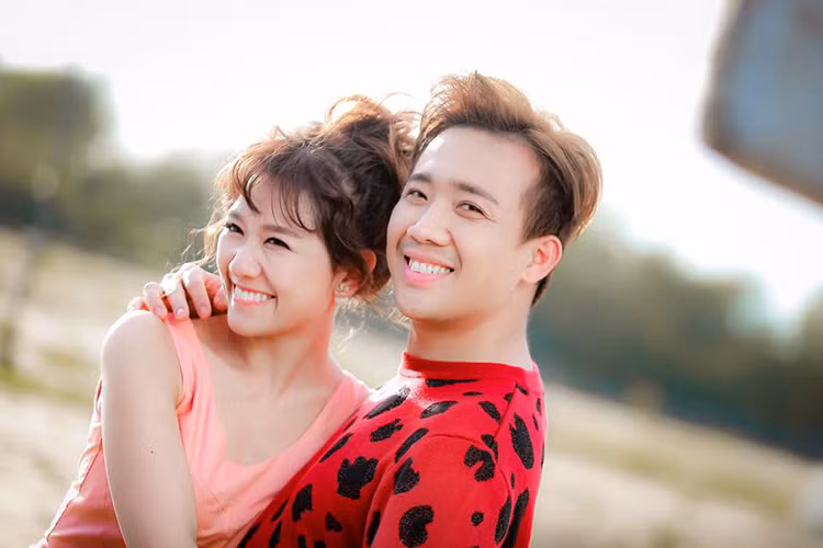 Một ngày sau thông tin bị "cấm sóng" trên Đài truyền hình Vĩnh Long, MC Trấn Thành chính thức lên tiếng. Anh gửi lời xin lỗi đến khán giả và hứa sẽ thay đổi bản thân. Trấn Thành cũng chia sẻ, anh vẫn được các đài khác mời hợp tác Ảnh: FBNV