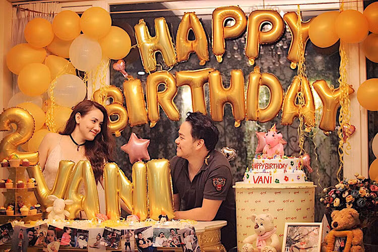 Cô viết: “Hơn hết có con mẹ hiểu được thật sâu sắc tình yêu gia đình nhất là những gì bà ngoại đã dành cho mẹ và các bác của con càng làm mẹ thêm trân quý cuộc sống này”. Ảnh: FBNV