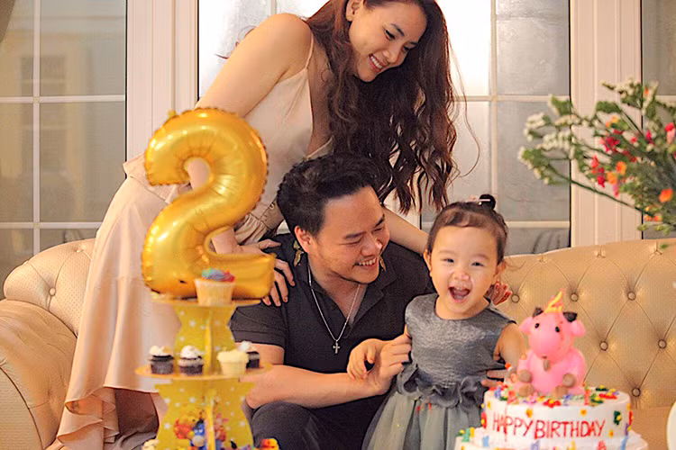 Bé Vani là trái ngọt tình yêu của diễn viên Trang Nhung và ông xã Hoàng Duy. Ảnh: FBNV