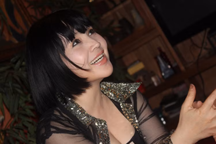 Nữ diễn viên phim "Em bé Hà Nội" vẫn sở hữu làn da mịn màng, gương mặt tươi trẻ. Nhiều người ca ngợi chị là "người đàn bà mang khuôn mặt trẻ thơ". Ảnh: Đất Việt