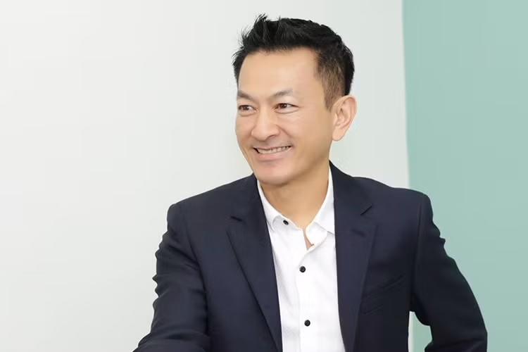 Bạn trai mới của Thanh Thảo hơn cô 8 tuổi. Anh là một người Việt gốc Hoa nhưng sinh sống ở Mỹ từ nhỏ.