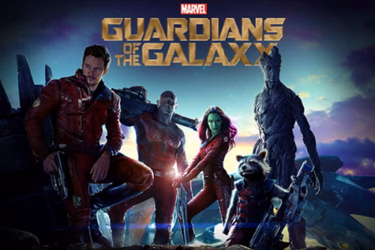 Phần 1 vốn xoay quanh nhân vật Peter Quill. Sau khi mất mẹ, Peter bị bắt cóc để đào tạo thành một siêu trộm. Khi được giao nhiệm vụ lấy viên đá Vô Cực, Peter bắt đầu gặp những người bạn mới và cùng nhau chống lại thế lực muốn chiếm viên đá để thâu tóm vũ trụ. Ảnh: Dân Việt