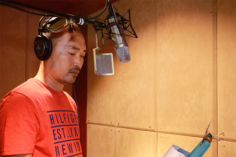 Tiến Luật lần đầu lồng tiếng cho phim Xì Trum nên vô cùng hồi hộp và lo lắng. Anh sẽ lồng tiếng cho nhân vật Tí Đô, một nhân vật khá nhiều đất diễn và thử thách. Bộ phim “Xì Trum: Ngôi làng kỳ bí” chính thức công chiếu từ ngày 28/4/2017.