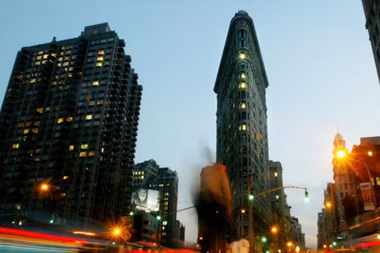 Flatiron Building ở thành phố New York là một trong những tòa nhà chọc trời đầu tiên trên thế giới.