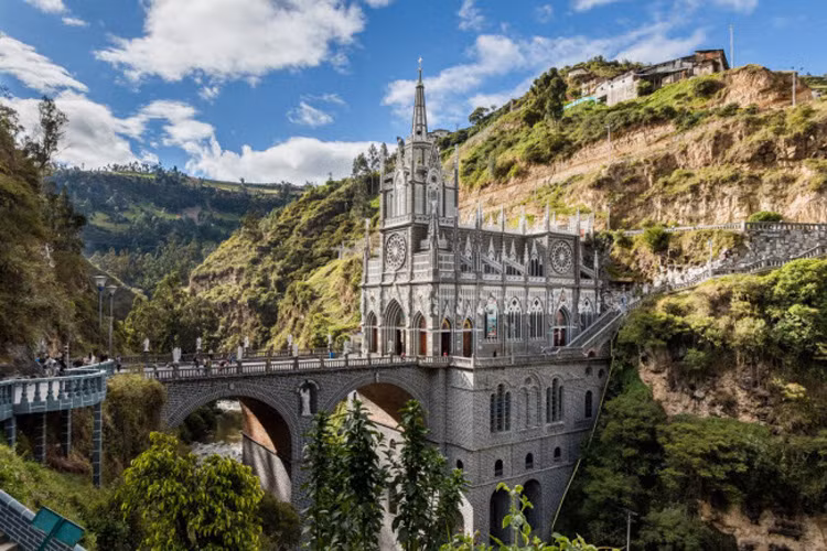 Vẻ bí ẩn và cuốn hút của Thánh đường Las Lajas ở Narino, Colombia.