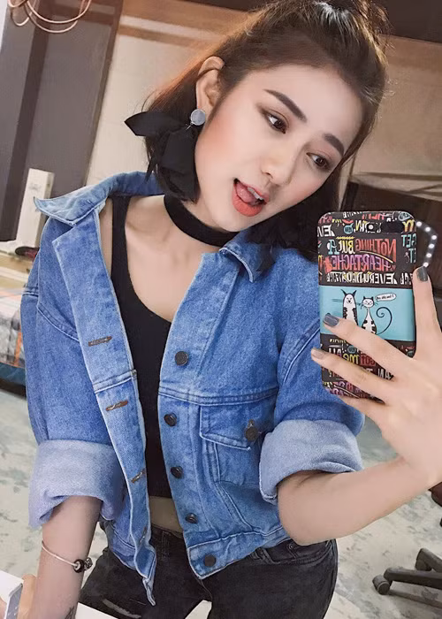 Trang Cherry từng công khai hẹn hò cầu thủ Mạc Hồng Quân vào tháng 9/2014. Ảnh: FBNV