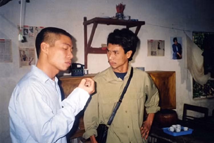 Dù đã có hơn 30 năm gắn bó với nghiệp diễn nhưng diễn viên Phú Đôn vẫn chưa được công nhận danh hiệu ưu tú. Anh từng chia sẻ với báo chí, bản thân chưa xin dù đã có đủ số huy chương để xét tặng danh hiệu. Đối với diễn viên Phú Đôn, danh hiệu cao quý nhất là được khán giả nhớ đến. Ảnh: Dân Việt