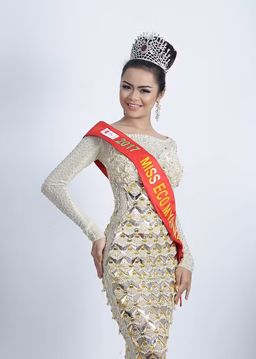 Đại diện của Myanmar tại cuộc thi Hoa hậu Môi trường Quốc tế 2017 sở hữu số đo 3 vòng: 81- 53 - 91, nặng 46 kg. Ảnh: FBNV