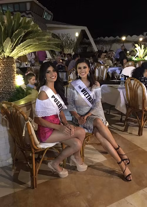 Mối quan hệ giữa Nguyễn Thị Thành và thí sinh đến từ Puerto Rico ngày càng gắn bó. Ảnh: Venus Beauty Queen