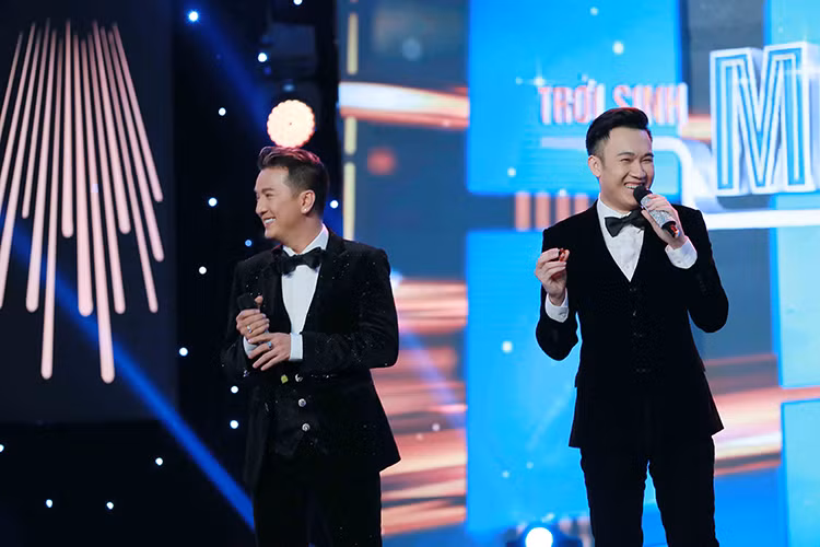 Đặc biệt, cuối tiết mục, Dương Triệu Vũ tranh thủ cơ hội đặc biệt này để tặng nhẫn cảm ơn sự giúp đỡ của Mr Đàm.