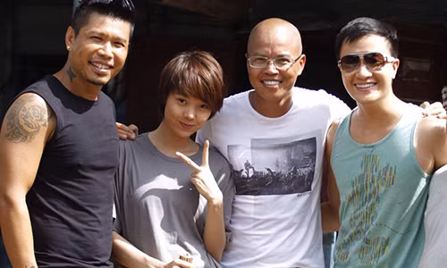 Minh Hang duoc nguoi tinh man anh "benh cham chap" giua on ao