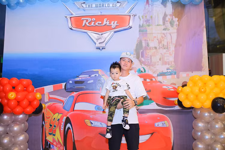 Vợ chồng siêu mẫu 9x còn mở tiệc sinh nhật khá hoành tráng cho bé Ricky ở một khách sạn 5 sao tại Hà Nội. Ảnh: FBNV