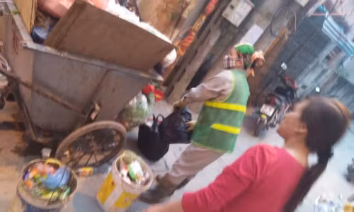 Cau chuyen do khoc do cuoi cua cong nhan hot rac