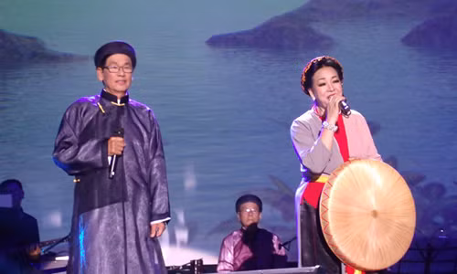 Hanh khach bi keo le la tac gia bai hat “Tat nuoc dau dinh”-Hinh-2