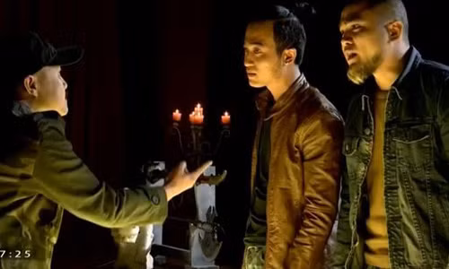 “Nguoi phan xu” day song voi cac cau thoai duoc dan mang tam dac