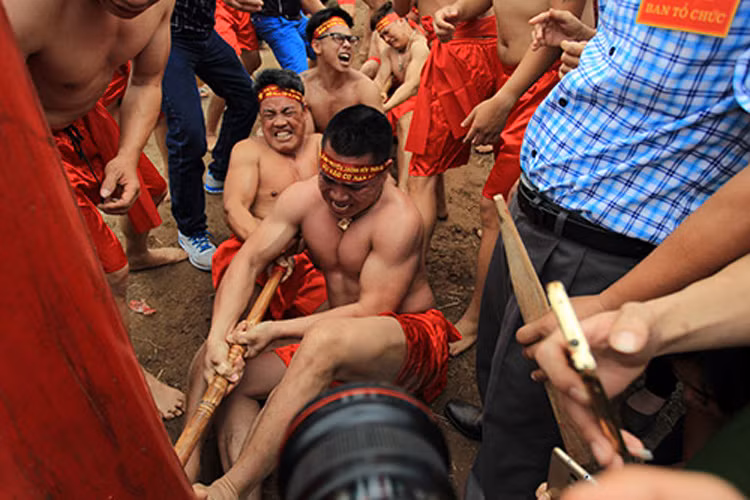 Kéo co ngồi ở Thạch Bàn được tổ chức với mong muốn mang lại điều tốt lành, may mắn cho làng làng xóm, mong muốn một mùa màng bội thu, tươi tốt… Chính vì vậy dù là người thắng hay kẻ thua mọi người đều hồ hởi và vui vẻ.