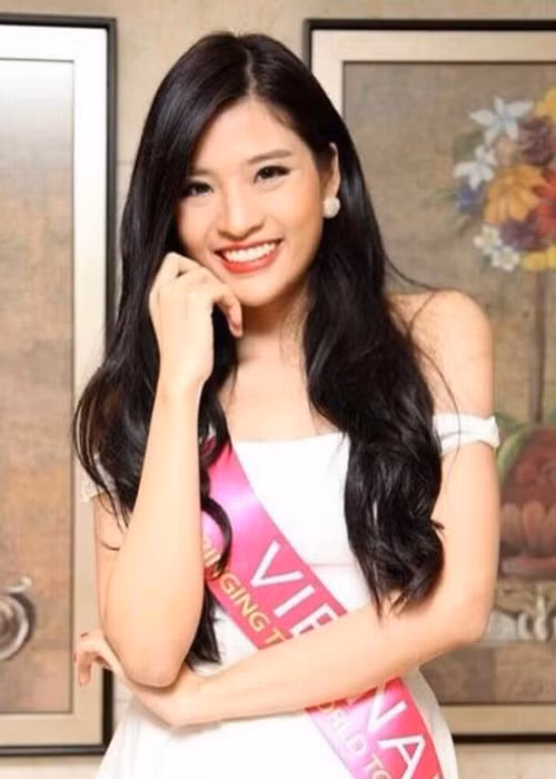 Trước Nguyễn Thị Thành, một số người đẹp Việt thi chui cũng bị xử phạt hành chính trong mức từ 15 triệu đồng đến 30 triệu đồng. Còn nhớ, Oanh Yến, Cao Thùy Linh (trong ảnh), Tường Vy, Huỳnh Thúy Anh từng phải đóng phạt hành chính 30 triệu đồng khi thi chui. Ảnh: Phunuonline