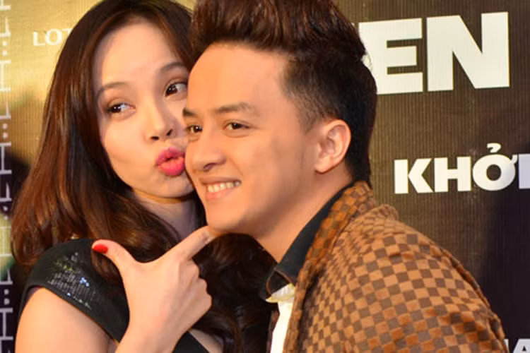 Sau tin đồn đồng tính, Cao Thái Sơn liên tục xuất hiện bên siêu mẫu Ngọc Bích ở chốn đông người và không ngại thể hiện tình cảm dành cho cô. Tuy nhiên, mối quan hệ này được cho là bức "bình phong" giúp nam ca sĩ thoát khỏi scandal. Ảnh: giadinhvietnam