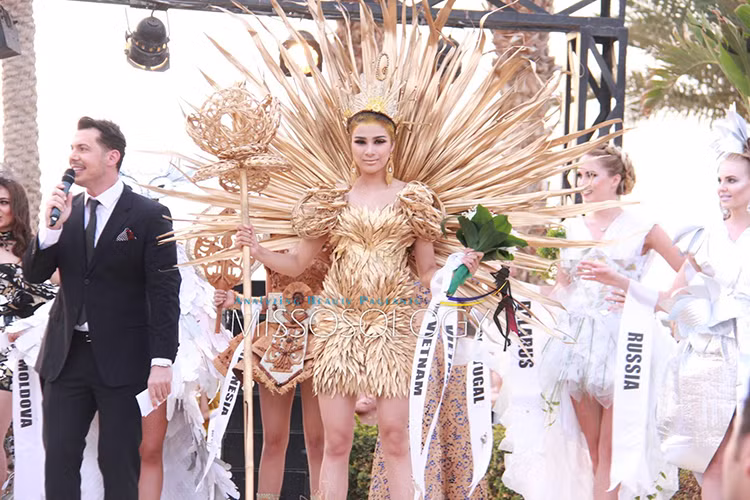 Từ khi bước chân vào cuộc thi, Nguyễn Thị Thành luôn giữ phong độ. Trước chung kết, cô liên tiếp đạt thành tích trong hầu hết các phần thi phụ quan trọng: về thứ 3 phần thi trình diễn trang phục tái chế, lọt top 10 phần thi tài năng và có mặt trong top 15 phần thi trình diễn áo tắm. Ảnh: Missosology