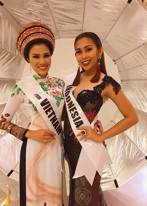 Trước đó, thiết kế làm bằng lá dứa được tiết lộ là trang phục thân thiện với môi trường của Nguyễn Thị Thành.