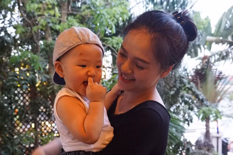 Sau khi ly hôn, Thu Quỳnh vẫn luôn tạo điều kiện để Chí Nhân làm tròn trách nhiệm của một người bố bởi cô muốn con trai sẽ nhận được tình yêu thương trọn vẹn. Ảnh: FBNV