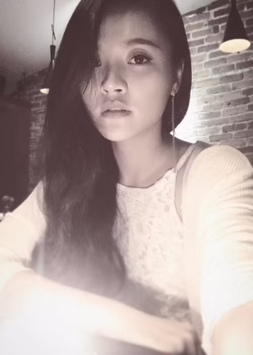 “Nàng dâu nguy hiểm” trong phim “Sống chung với mẹ chồng” hiện vẫn chưa nghĩ đến chuyện tình cảm. Cô từng thừa nhận: “Tôi dè chừng đàn ông hơn sau đổ vỡ". Ảnh: FBNV