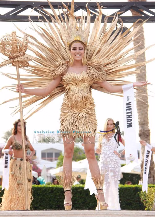 Người đẹp gốc Bắc Ninh không bị ảnh hưởng trước sự ghen ghét của các đối thủ trong cuộc thi. Ảnh: Missosology