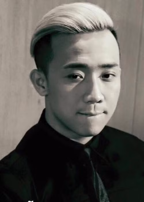 Sau thông tin bị cấm sóng, Trấn Thành đã chính thức lên tiếng. Theo đó, Trấn Thành từ chối bình luận đến quyết định của Đài truyền hình Vĩnh Long. Anh gửi lời xin lỗi đến khán giả và khẳng định sẽ thay đổi bản thân để mang đến hình ảnh tích cực hơn. Ảnh: FBNV