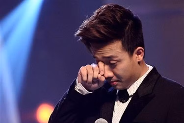 “Đầu tiên, tôi nhận lỗi về mình trước, khi chưa được tác quyền mà lại biến tấu một vở cải lương kinh điển như vậy. Vì trước đây khi tôi diễn trong các chương trình, đa số công ty đều đóng tác quyền cho mình nên lần này tôi hơi vô ý khi không để ý đến việc này. Đó là lỗi, tôi xin nhận...