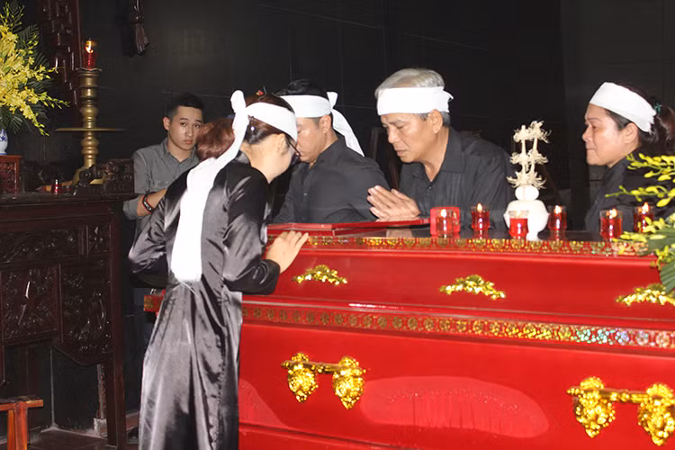 Nghệ sĩ Duy Thanh phát hiện bị bệnh ung thư phổi từ năm 2012. 4 năm sau, ông mắc thêm bệnh ung thư thực quản.