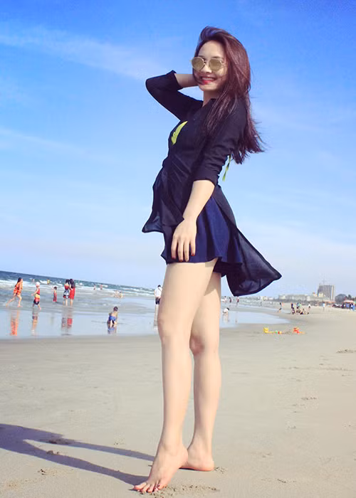 Trên trang cá nhân, nữ diễn viên đến từ Bắc Giang thường xuyên khoe ảnh ăn mặc trang phục gợi cảm. Ảnh: FBNV