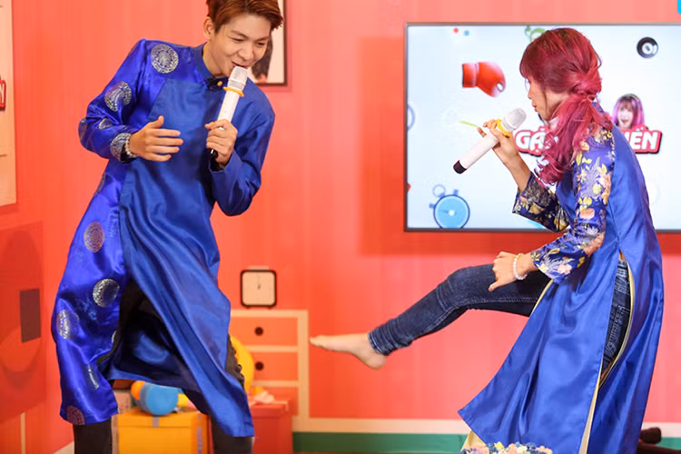 Chia sẻ về lý do giấu kín chuyện hẹn hò, Kelvin Khánh cho biết: “Chuyện tình cảm là chuyện riêng của mỗi người. Chúng tôi rất quý trọng và coi trọng tình cảm dành cho nhau nên giấu kín”.