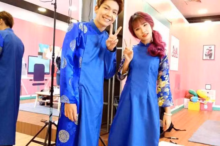 Khởi My cũng khẳng định cô không muốn nói về chuyện tình yêu của mình với Kelvin Khánh. Cặp đôi cũng từ chối câu hỏi yêu nhau từ khi nào.