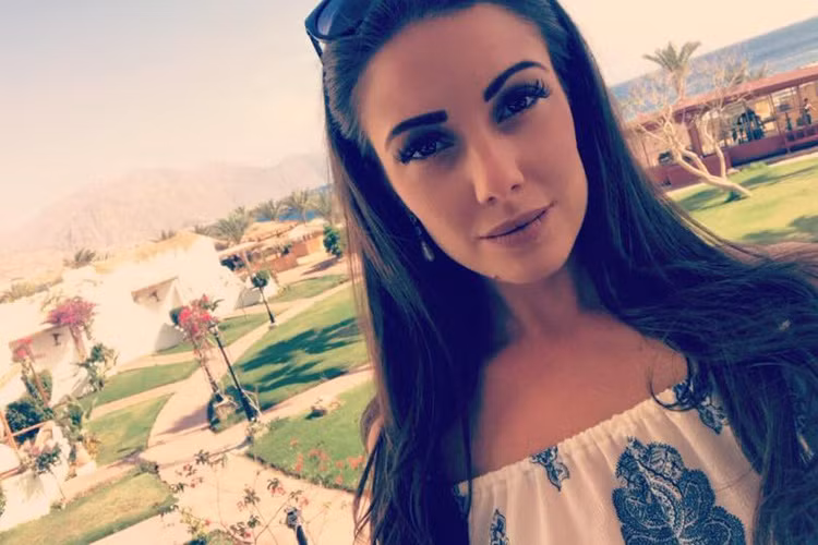 Tân hoa hậu là một người mẫu tự tin và mong muốn truyền cảm hứng cho người khác dũng cảm theo đuổi niềm đam mê. Ảnh: Instagram nhân vật