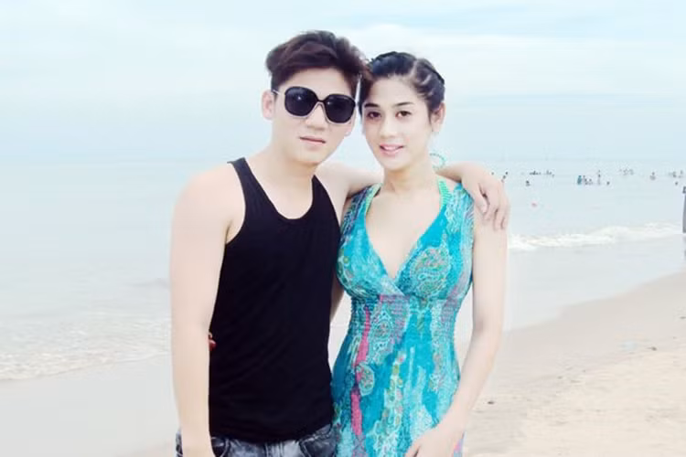 Còn nhớ, năm 2013, mỹ nhân chuyển giới Việt đã công khai hẹn hò Nguyễn Cường. Anh sinh năm 1988 tại Cần Thơ. Nguyễn Cường vốn quen biết Khánh Chi thời vẫn còn là nam giới và chính anh là người luôn chăm sóc lúc Khánh Chi thực hiện các phẫu thuật chuyển giới ở Thái Lan. Ảnh: TTVN