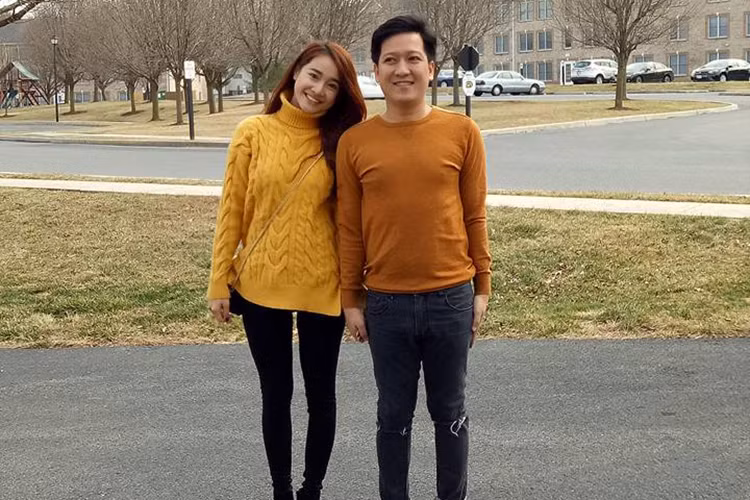 Trường Giang và Nhã Phương luôn song hành cùng nhau. Trong dịp sinh nhật vừa qua của Trường Giang, Nhã Phương đã có mặt chúc mừng bạn trai tại bữa tiệc được tổ chức tại Phú Quốc. Gần đây, cặp đôi lần thứ 2 vướng tin đồn chuẩn bị tổ chức đám cưới. Ảnh: FBNV