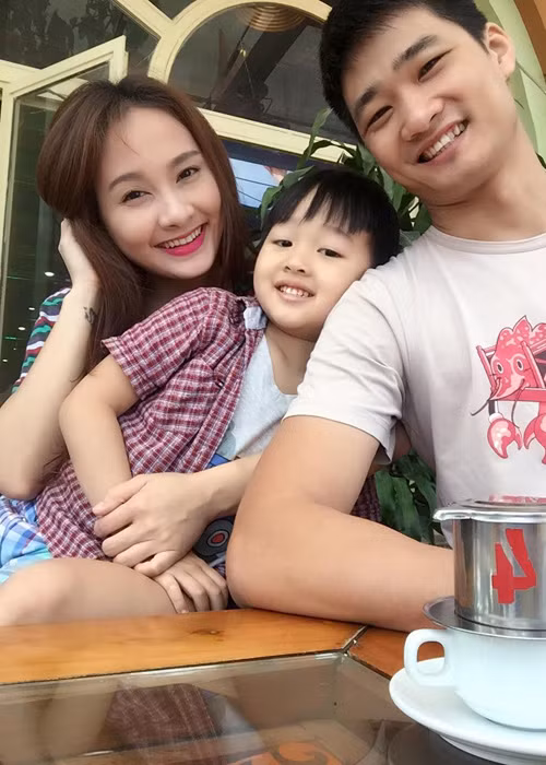 Bảo Thanh và Đức Thắng có gần 10 năm yêu và cưới hiện cả hai vẫn luôn quấn quýt như đôi chim câu làm gì cũng có nhau. Ảnh: FBNV