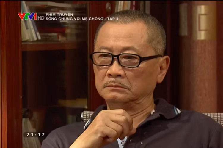 Nhiều người cho rằng ông Phương là người đàn ông nhu nhược nhất phim. Ông đã mắt nhắm mắt mở cho qua chuyện bà Phương không phải là người con dâu hiền thảo trong nhiều năm. Ảnh: VTV