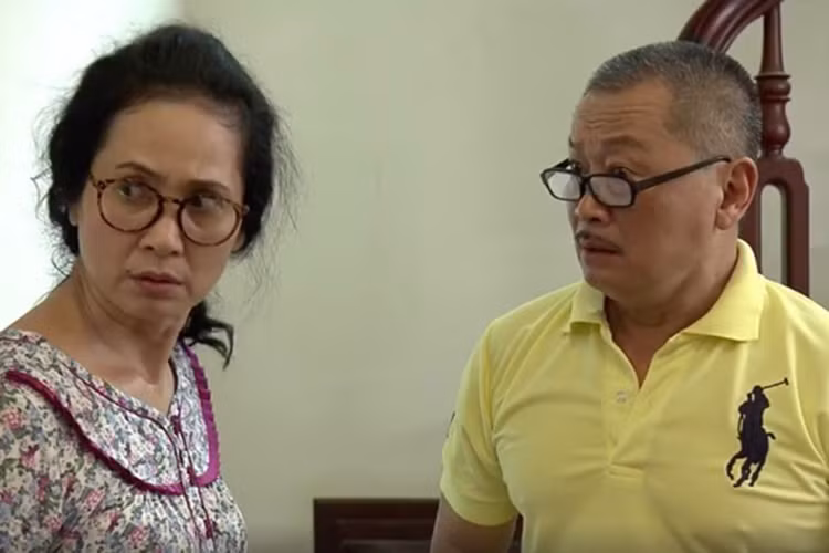 Facebook tên P.T bình luận: “Trong phim này thấy ông bố chồng là khổ nhất. Khổ cả 1 đời vì phải chịu đựng bà vợ này. Ông ý vừa phải lo công việc chu toàn vừa phải lo kiếm tiền vừa phải lo làm sếp, về nhà thì lại phải chịu đựng bà vợ quái thai”. Ảnh: Phunuvagiadinh