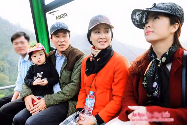 Ba dao tren phim, ngoai doi NS Lan Huong de tinh khong ngo