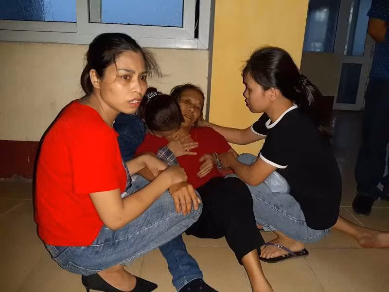 Den vien sinh, san phu bat ngo chet tren ban mo-Hinh-2