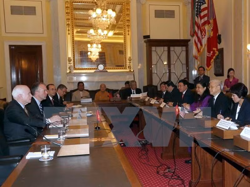 Ngoài ra, Tổng Bí thư và ông McCain cũng trao đổi một số các vấn đề khu vực và quốc tế, bao gồm tình hình Biển Đông và an ninh.