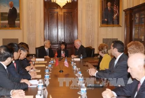 Tổng Bí thư Nguyễn Phú Trọng nêu các thành tựu trong mối quan hệ hợp tác giữa hai nước. Tổng Bí thư cũng đánh giá cao việc đại biểu Quốc hội Mỹ quan tâm tới tình hình Biển Đông và khẳng định rằng, Việt Nam kiên trì chủ trương giải quyết tranh chấp thông qua biện pháp hòa bình dựa trên cơ sở tôn trọng luật pháp quốc tế, Công ước Liên Hợp Quốc về Luật biển năm 1992.